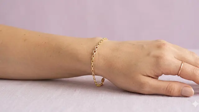 Model Gelang Emas Rantai Kecil Kekinian untuk Anak Muda. Gemini