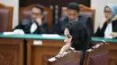 Dalam tuntutannya, JPU meminta majelis hakim menjatuhkan vonis kepada Nikita Mirzani dengan hukuman 11 tahun penjara dan denda sebesar Rp 2 miliar. (Kapanlagi.com/Budy Santoso)