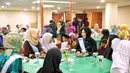 Dari sederet pembekalan yang diikuti para gadis muda berhijab ini terdapat juga keseruan lainnya. Salah satunya adalah makan malam bersama dengan Anak-anak dari Panti Asuhan.  (Adrian Putra/Bintang.com)