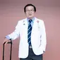 Hidup miskin ternyata tak membuat mimpinyan untuk menjadi dokter redup.