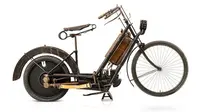 Hildebrand & Wolfmüller, sepeda motor pertama di dunia yang diproduksi secara massal. (visordown)