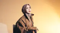 Agna Bawa Nuansa Melankolis di Single Di Luar Hal Biasa, Cerita Cinta yang Perlahan Pudar