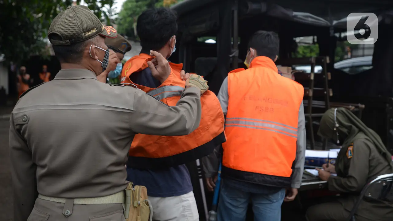 Razia masker di Kebon Nanas