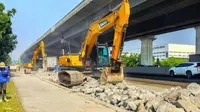 Pekerjaan pemeliharaan jalan di Ruas Jalan Tol Jakarta-Cikampek. (Dok. Jasa Marga)