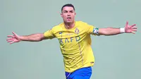Pemain Al-Nassr, Cristiano Ronaldo melakukan selebrasi setelah mencetak gol pertama timnya ke gawang Al-Ahli pada laga Liga Arab Saudi yang berlangsung di King Saud University Stadium, Riyadh, Arab Saudi, Sabtu (23/09/2023) dini hari WIB. Ronaldo berhasil mencetak dua gol pada laga tersebut. (Twitter/@AlNassrFC)
