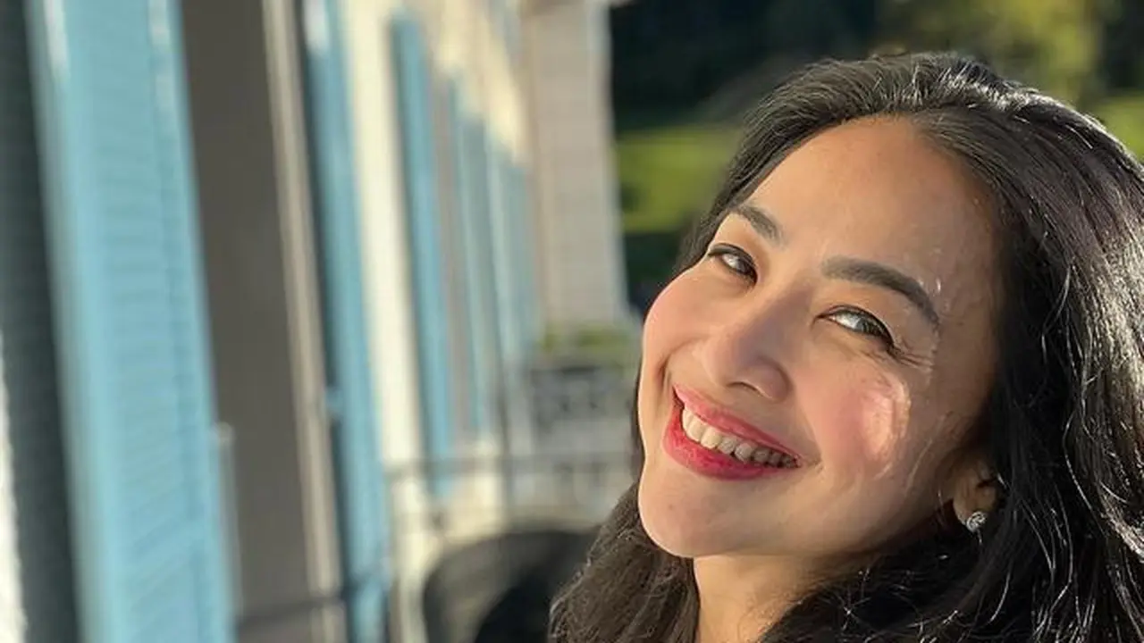 Feni Rose bahagia dengan status janda (Instagram/fenirose)
