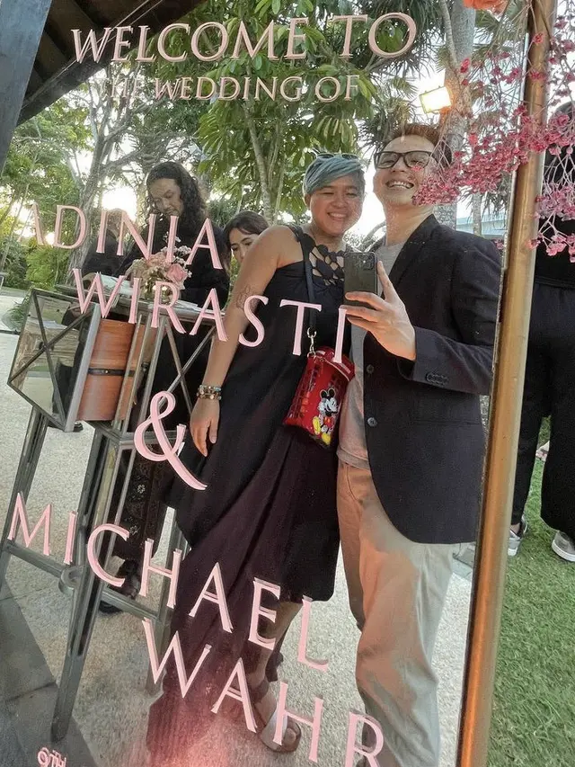 Gaya Para Tamu di Pernikahan Adinia Wirasti