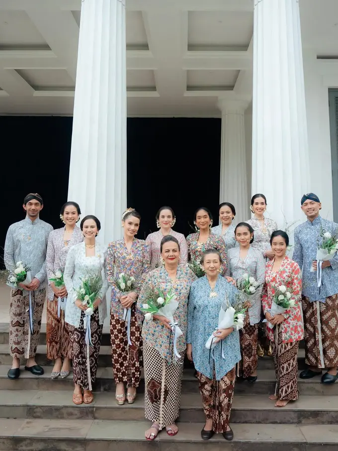 Pesona Aktris Kartini Masa Kini, Cristine Hakim, Happy Salma, hingga Maudy Ayunda Tampil dengan Kebaya Floral di Museum Nasional