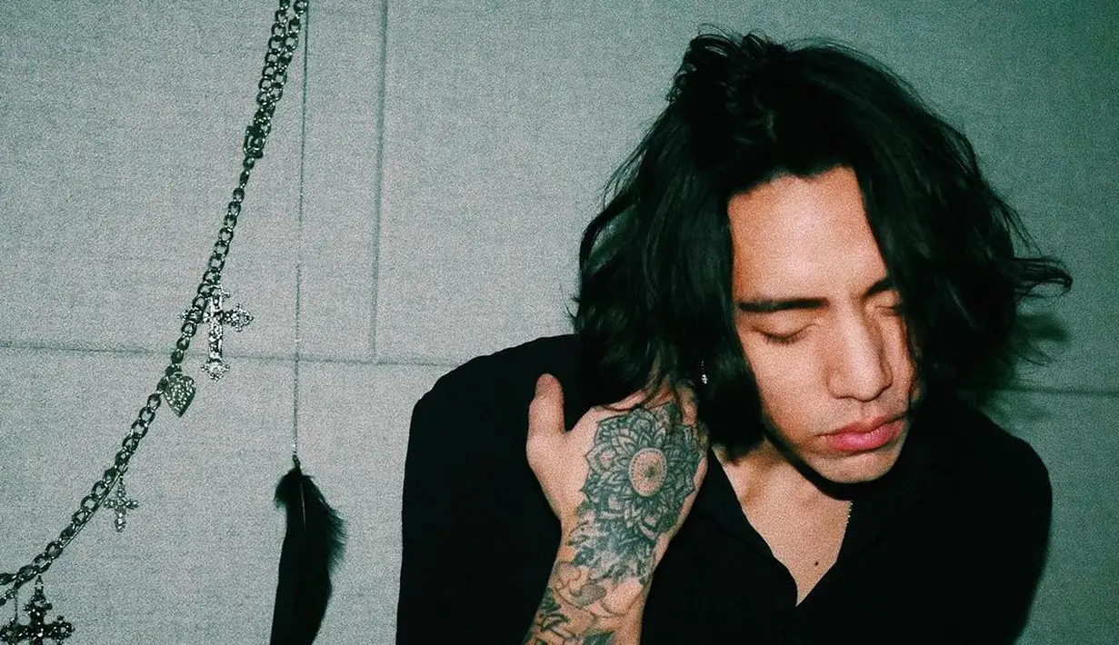 DPR Ian juga pernah bekerja sama dengan Rich Brian dan NIKI membawakan Always Rising. (FOTO: instagram.com/dprian/)