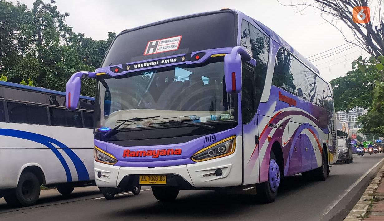 Morodadi Prima Ventura Double Glass memiliki muka yang mirip dengan Laksana SR2 namun dengan topi dan selendang yang berbeda.