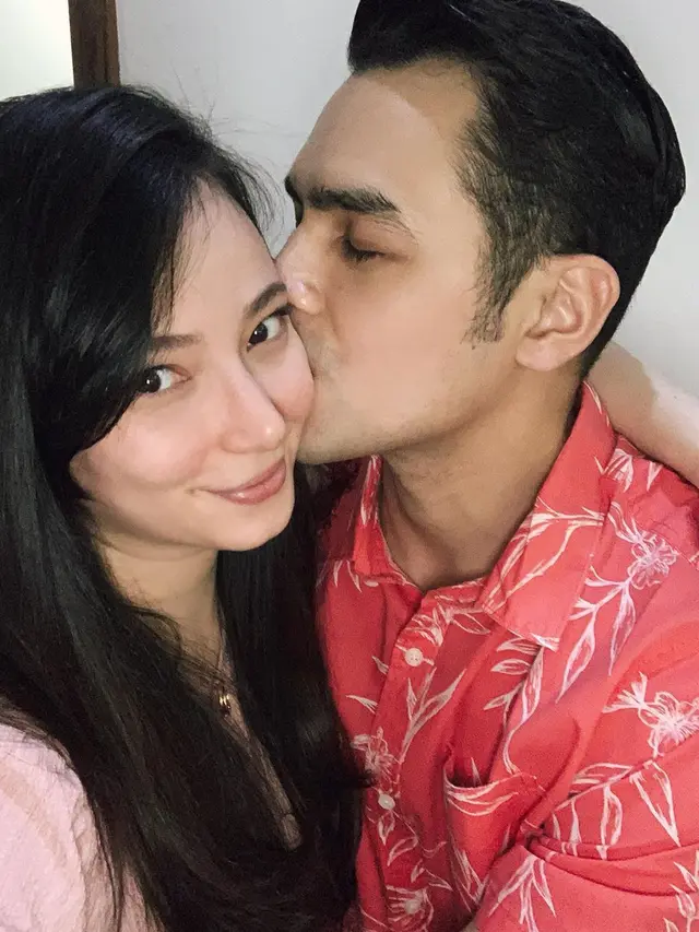 Perut Istri Kian Membuncit, Ini 6 Potret Gemas Asmirandah dan Jonas Rivanno