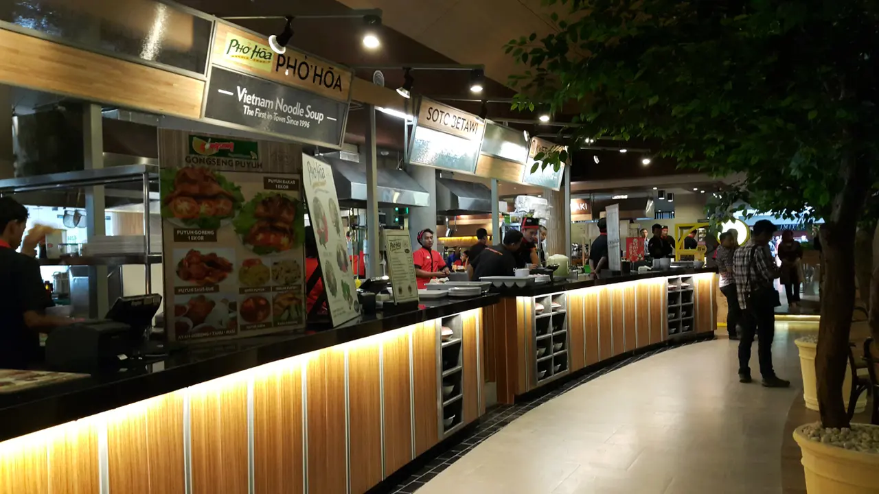Mencicipi Kuliner Lokal dan Internasional dalam Satu Atap