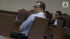 Terpidana kasus suap Pilkada, Muchtar Effendi saat menjalani sidang pembacaan dakwaan di Pengadilan Tipikor, Jakarta, Senin (7/10/2019). Muchtar Effendi didakwa dalam kasus pencucian uang yang melibatkan mantan Ketua Mahkamah Konstitusi M Akil Mochtar. (Liputan6.com/Helmi Fithriansyah)