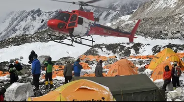 Inilah detik-detik ketika gempa 7,8 skala ritcher menghantam perkemahan di Gunung Everest dan langsung menyebabkan longsor salju.