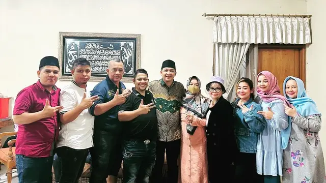 Potret Pasha Ungu berkumpul dengan saudaranya di hari ulang tahun (Sumber: Instagram/pashaungu_vm)