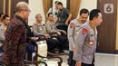 Namun, khusus untuk kejahatan tertentu yang mengganggu ketertiban umum, menjadi perhatian publik, mencederai hati masyarakat, merugikan keuangan negara, maupun merugikan masyarakat kecil ataupun kelompok rentan seperti perempuan dan anak, Polri telah melakukan tindakan tegas sesuai dengan peraturan yang berlaku. (Liputan6.com/Herman Zakharia)