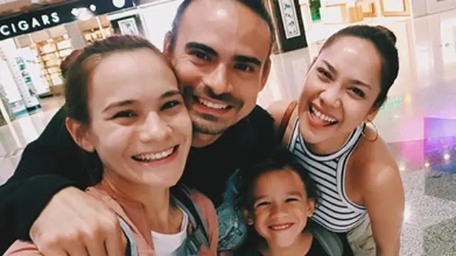 Ungkapkan Pesan Rindu, Ini 7 Kenangan Adik dengan Ashraf Sinclair