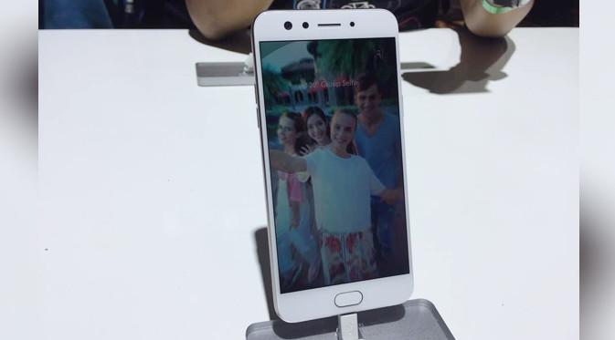 Oppo F3. Liputan6.com/Jeko Iqbal Reza