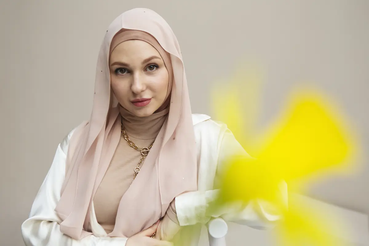 Rahasia Tampil Fresh dan Menawan Saat Silaturahmi Idul Adha dengan Makeup Minimalis - Cover