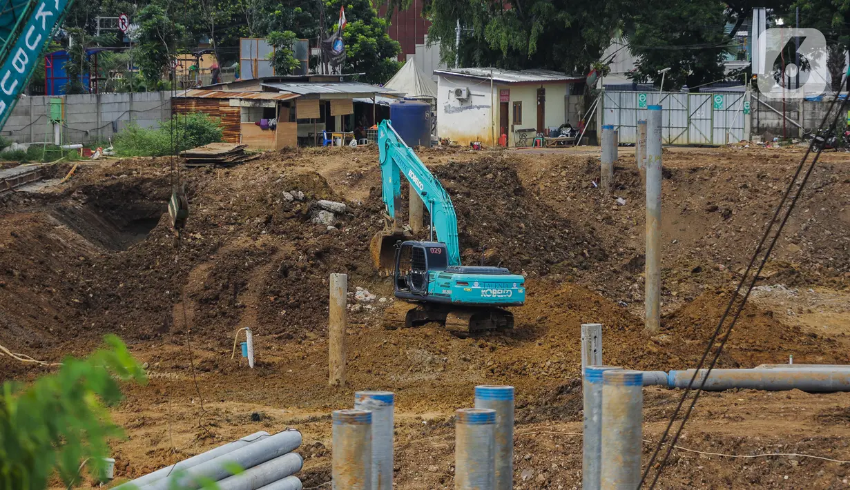 Suasana proyek pembangunan Pasar Senen Blok I dan II di kawasan Pasar Senen, Jakarta Pusat, Rabu (11/3/2020). Proyek pembangunan Pasar Senen Blok I dan II menghabiskan biaya Rp 900 miliar. (Liputan6.com/Faizal Fanani)