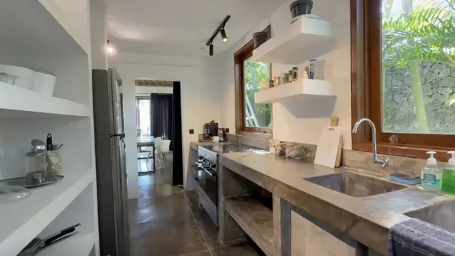 Potret Dapur Rumah Nino Fernandez dan Steffi Zamora di Bali