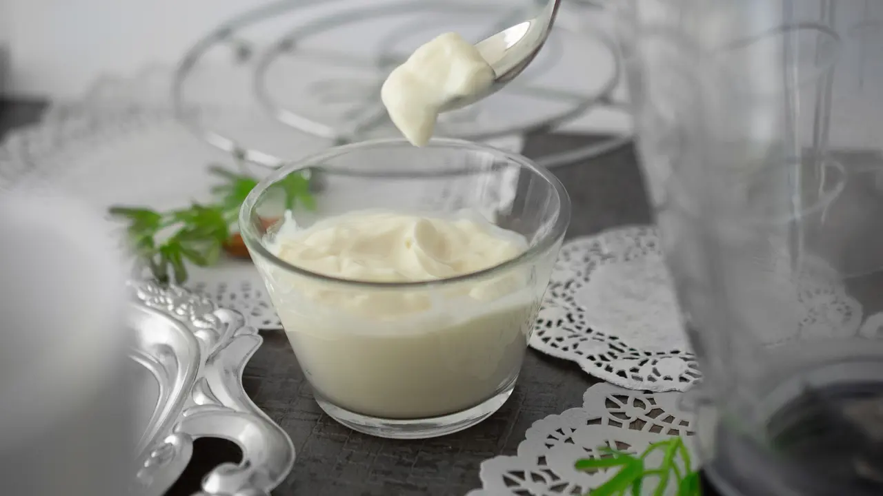Mayonnaise untuk masker rambut.