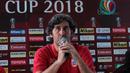 Pelatih Persija Jakarta, Stefano Teco (kanan) memberikan keterangan saat press conference Piala AFC 2018 di Hotel Grandika, Jakarta, (13/3/2018). Persija akan melawan Song Lam Nghe AN FC. (Bola.com/Nick Hanoatubun)