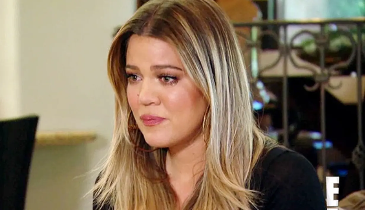 "Khloe tak tahu apa yang harus ia rasakan," ujar seorang sumber. (HollywoodLife)