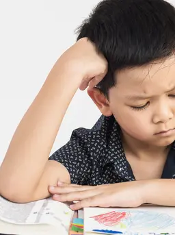 Overstimulasi terjadi ketika tubuh dan pikiran anak menerima terlalu banyak rangsangan dalam waktu bersamaan. [Dok/freepik.com/jcomp]