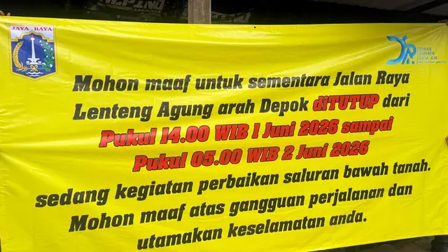 spanduk penutupan jalan raya Lenteng Agung.