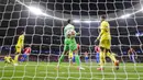 Atletico Madrid mencetak gol ke gawang Liverpool pada pertandingan sepak bola Grup B Liga Champions di Stadion Wanda Metropolitano, Madrid, Spanyol, Selasa (19/10/2021). Liverpool menang 3-2. (AP Photo/Manu Fernandez)