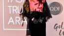 Jodie Turner-Smith mengenakan gaun rancangan Gucci. Foto: Vogue.