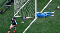 Pemain Meksiko Raul Jimenez mencetak gol ke gawang Afsel di laga pembuka Piala Dunia 2026 (AFP)