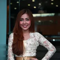 Bella Shofie ikhlas walaupun ia merupakan istri kedua dari Suryono. (Deki Prayoga/Bintang.com)