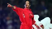 Rihanna Tampil Ceria dengan Perut Hamil di Premier Smurfs, Hadir Bersama Kedua Putranya