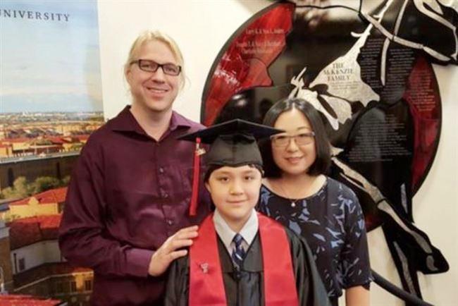 Jeremy bersama kedua orang tuanya | Photo: Copyright asiantown.net