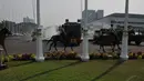 Kepolisian juga menurunkan beberapa mobil baracuda untuk mengamankan Rapat Paripurna RUU Pilkada di DPR, Jakarta, (25/9/14). (Liputan6.com/Johan Tallo)