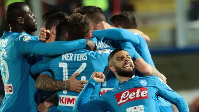 FOTO: Kalahkan Crotone, Napoli Kukuh di Puncak Klasemen
