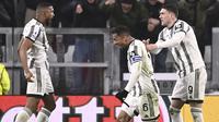 Bek Juventus Gleison Bremer (tengah) merayakan gol yang dicetaknya ke gawang Torino pada pekan ke-24 Liga Italia di Stadion Allianz, Rabu (1/3/2023) dini hari WIB. Bianconeri -julukan Juventus- berhasil menang dengan skor 4-2 dalam Derby della Mole. (Fabio Ferrari/LaPresse via AP)