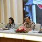 Direktur Jenderal Amerika dan Eropa Duta Besar Umar Hadi (tengah) dalam konferensi pers mengenai INALAC Business Forum 2024, Jakarta, Selasa (27/8/2024). (Dok. Kemlu RI)