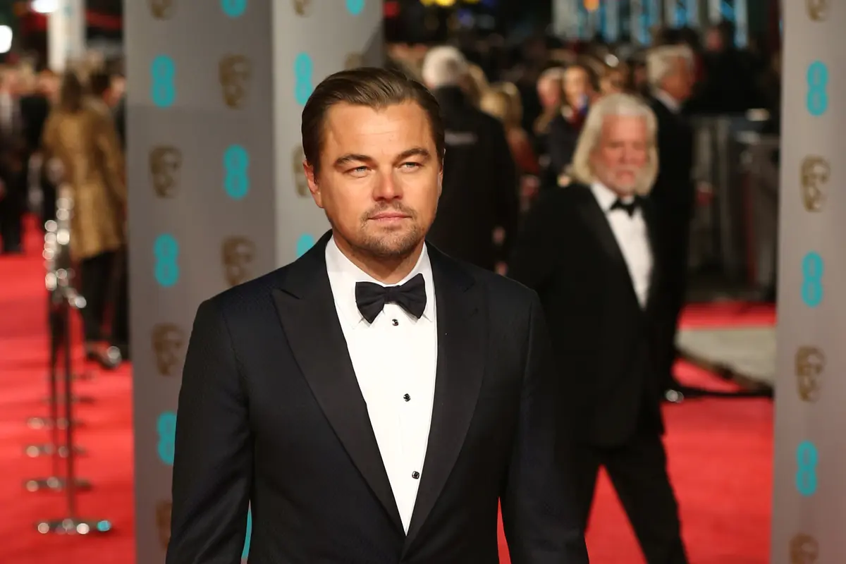Leonardo DiCaprio diduga telah menerima uang hasil korupsi. (AFP/Bintang.com)