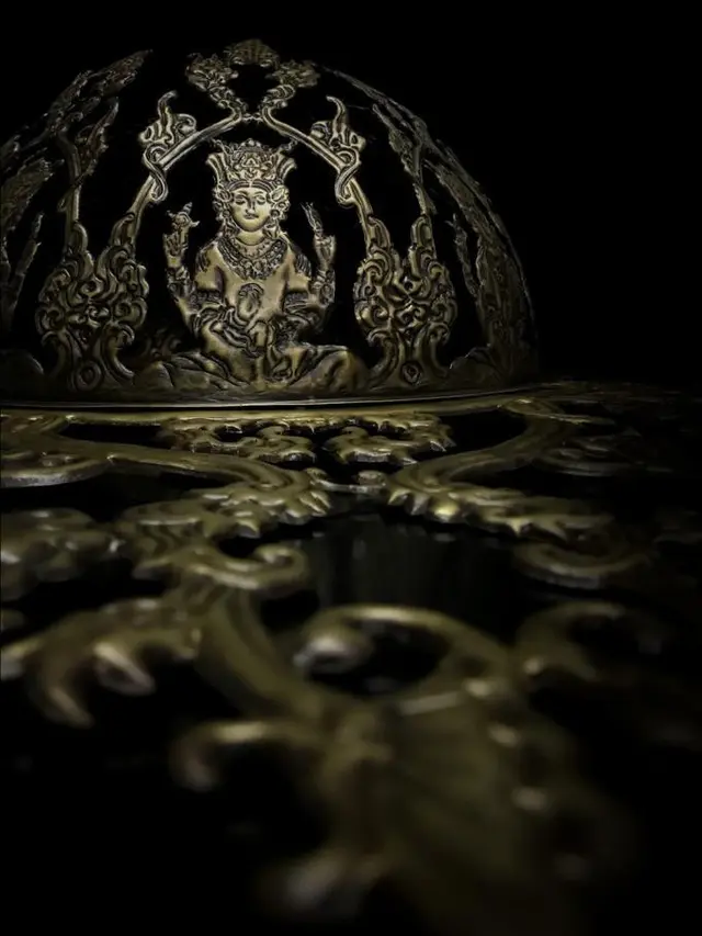 Kolaborasi Apik Rinaldy Yunardi-Era Soekamto Ciptakan Instalasi Seni Lampu Dewa Nawa Sanga