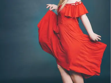 Kate Grant (19) menjadi penyandang Down Syndrome pertama yang memenangkan kontes kecantikan dunia, mengalahkan 40 kontestan lainnya dalam ajang Teen Ultimate Beauty of The World di Portadown. Kini, dirinya didapuk menjadi duta kosmetik ternama dunia, Benefit Cosmetics. (Instagram/@kategrantmodel)