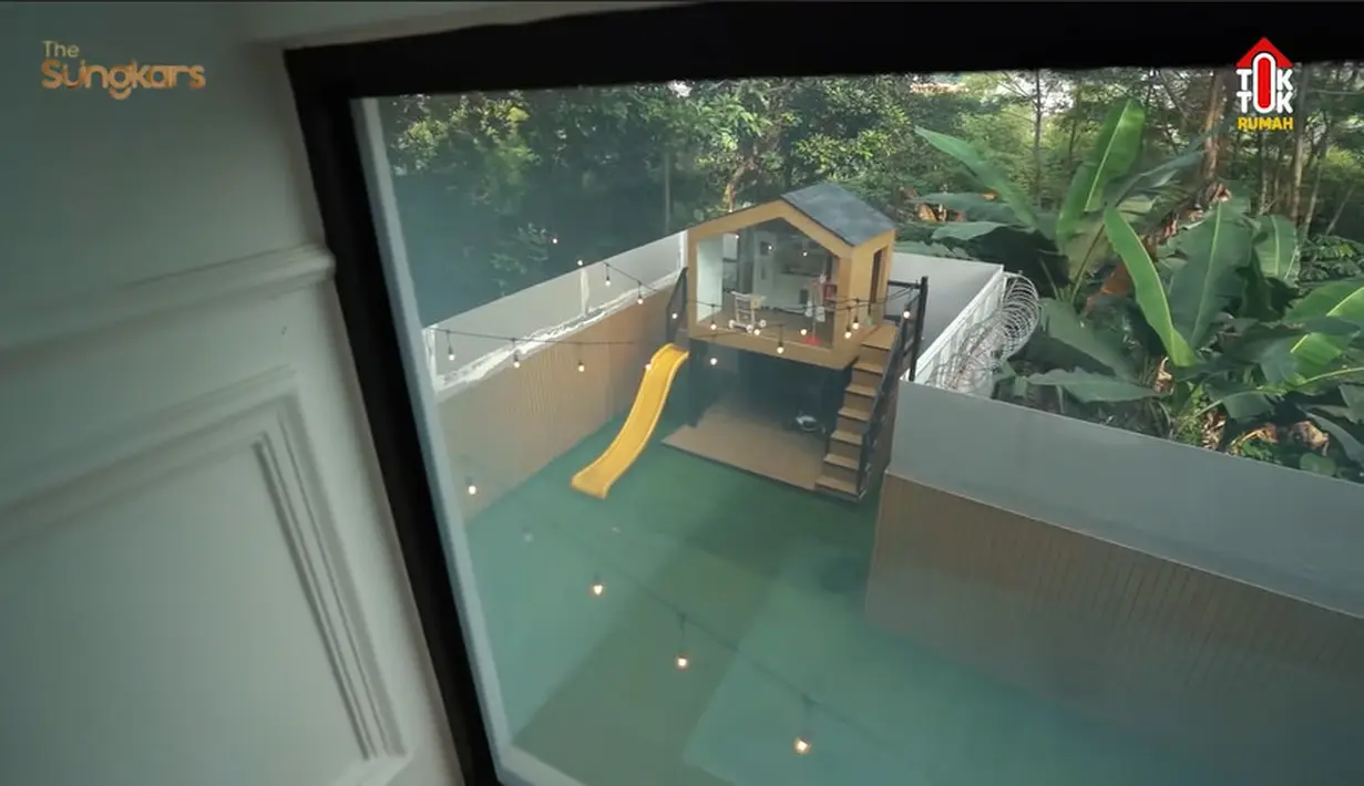 Rumah Fitri Tropica (Youtube/The Sungkars)