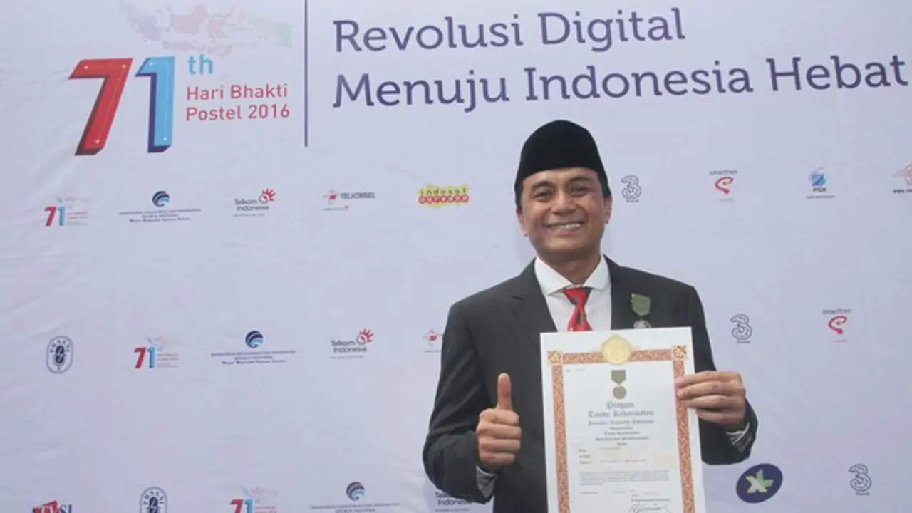 CEO Telkomsigma, Judi Achmadi dianugerahi penghargaan Satyalencana Pembanguna