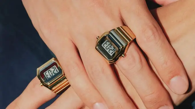 Jam tangan cincin emas dari Timex x MM6 Maison Margiela. Dok. Timex x MM6 Maison Margiela