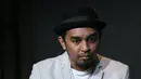 Belakangan ini, semakin banyak selebriti yang tersangkut narkoba. Hal itu memunculkan anggapan selebriti identik dengan dunia narkoba. Menurut Glenn Fredly, yang tersangkut narkoba adalah tanggung jawab masing-masing. (Adrian Putra/Bintang.com)