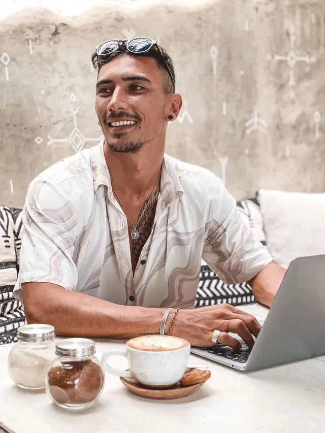 7 Potret Vincent Verhaag, Host MTMA yang Diduga Kekasih Baru Jessica Iskandar