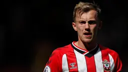 James Ward-Prowse merupakan jebolan akademi Southampton yang sukses promosi ke skuat utama pada 2012 silam berkat penampilan gemilangnya. Kesetiaanya terhadap The Saints patut diacungi jempol, mengingat dirinya juga sering mendapatkan tawaran yang lebih menggiurkan dari klub-klub lain. Selain itu, hingga saat ini, Ward-Prowse sama sekali belum pernah merasakan gelar bergengsi bersama klubnya tersebut. (AFP/Adrian Dennis)