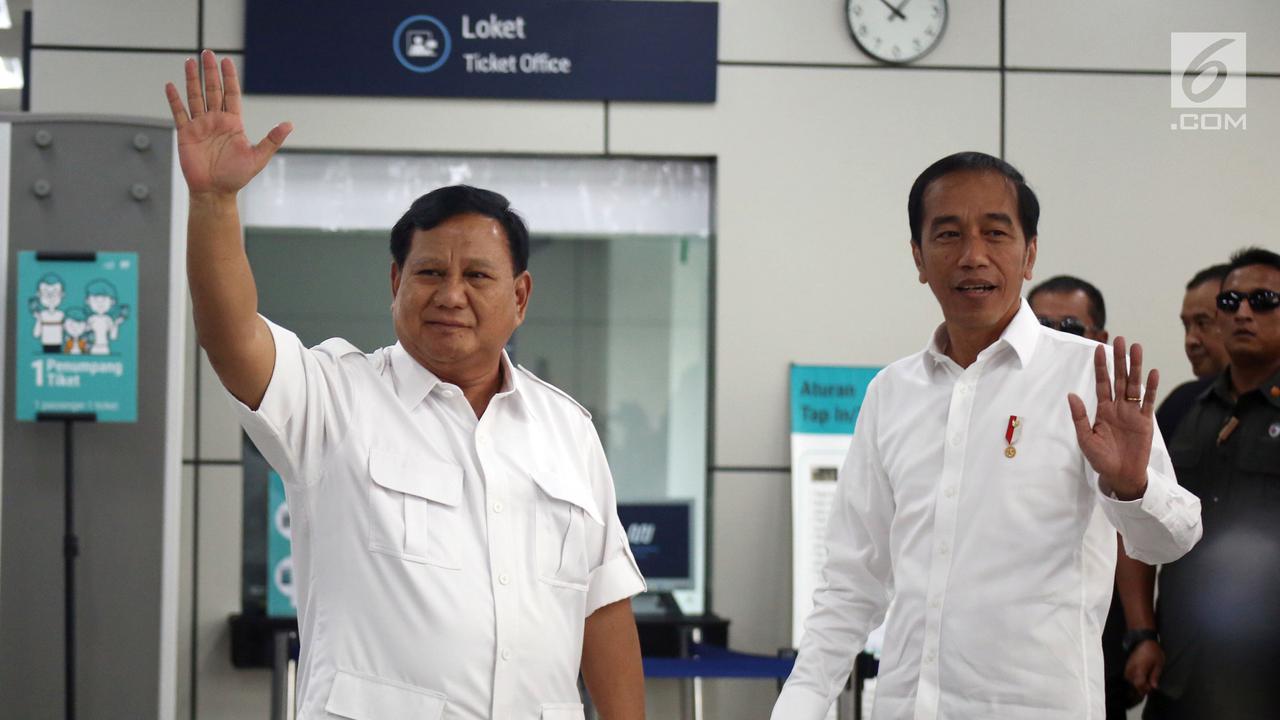 Keakraban Jokowi dan Prabowo Saat Bertemu di Stasiun MRT Lebak Bulus